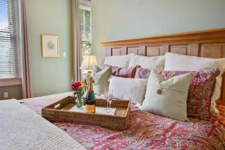 Maison Perrier Bed & Breakfast - 12