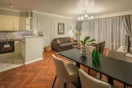 Queen's Court & Residence - 37