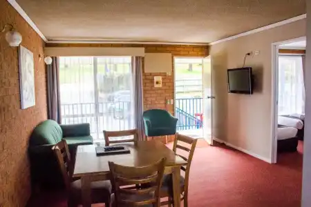 Blue Whale Motor Inn & Apartments - 27