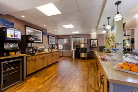 Baymont Inn & Suites by Wyndham Tempe University/Phoenix - 11