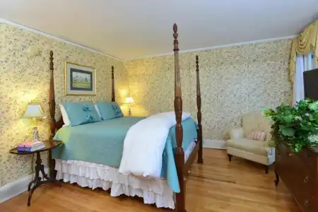 Wilburton Inn - 129