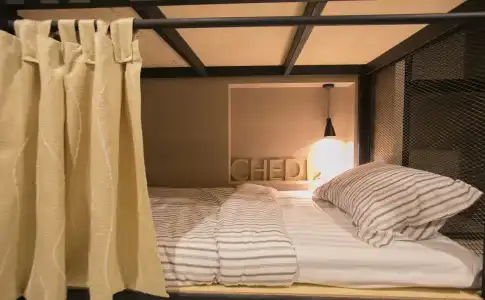 Chedi View Hostel & Rooftop Bar - 4