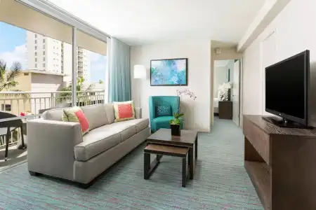Courtyard by Marriott Waikiki Beach - 91