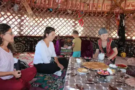 Guest House Ruslan Nurata & Tours - 18
