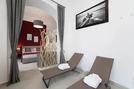 Bespoke Luxury Suites and Apartments - 32