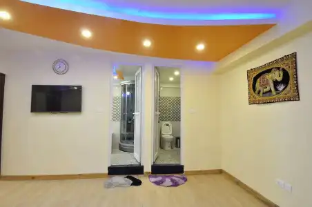 Royal Penguin Boutique & Spa - 152