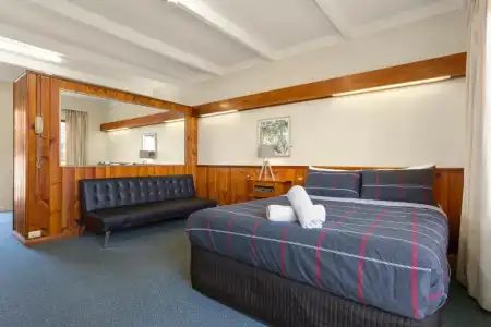 Village Family Motor Inn - 35