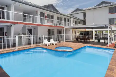 Sunshine Beach Resort - 9