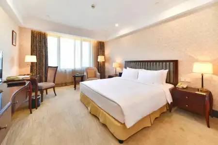 Evergreen Laurel Shanghai - 6