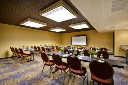 DoubleTree by Hilton Phoenix North - 49