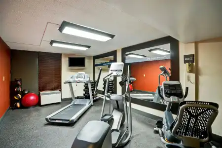 Hampton Inn Norfolk-Naval Base - 39