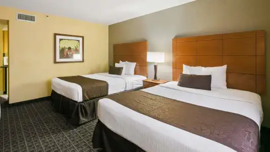 Best Western Plus Scottsdale Thunderbird Suites - 3