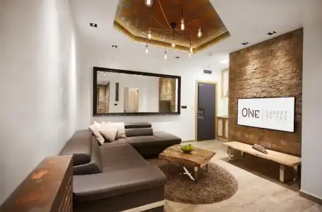 One Luxury Suites - 98