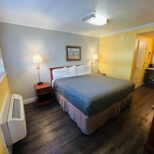 Van Ness Inn - 31