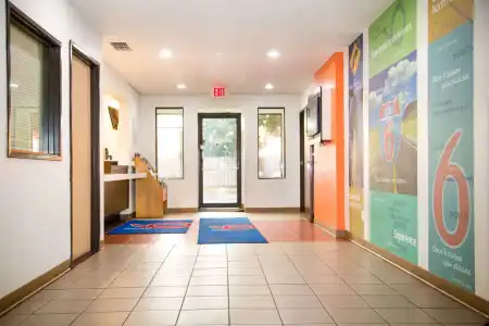 Travel Inn by OYO Omaha - 8