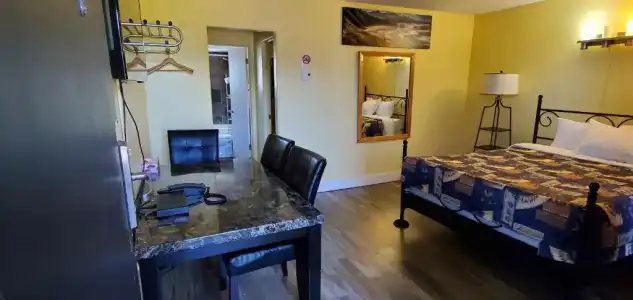 The Port-O-Call Inn & Suites - 32