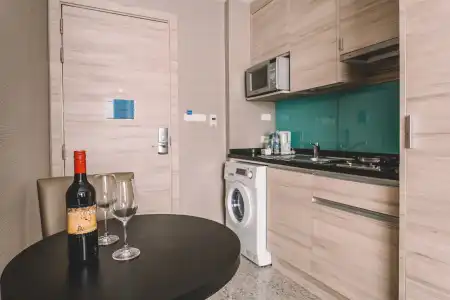 Adelphi Suites Bangkok - 32