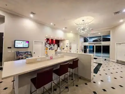 The Point & Suites Orlando - 18