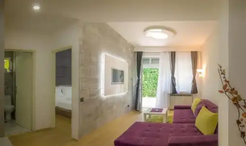Central Park Residence Guest House - 81
