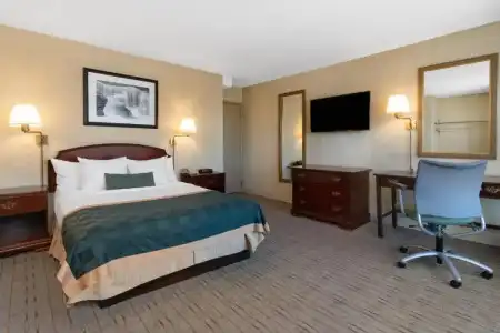 Ramada by Wyndham Reno and Casino - 17