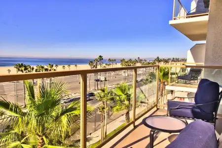 The Waterfront Beach Resort, A Hilton - 118