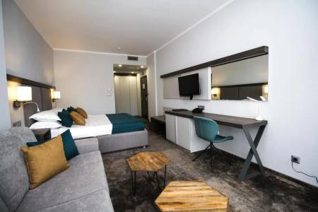 Best Western Plus Premium Inn - 68