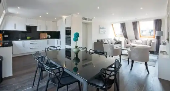 Manson Place - 82