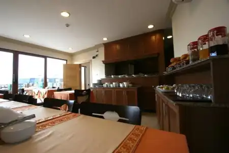 Peninsula Grand - 15
