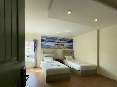 Hub Hua Hin 57 - 65