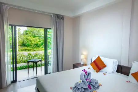 Naiharn Beach Resort - 4
