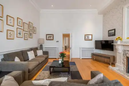 Queensgate Court - 256