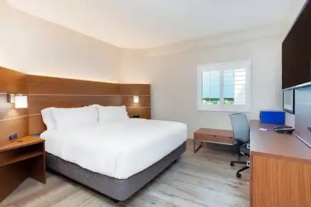 Holiday Inn Express & Suites Panama City Beach - Beachfront by IHG - 110