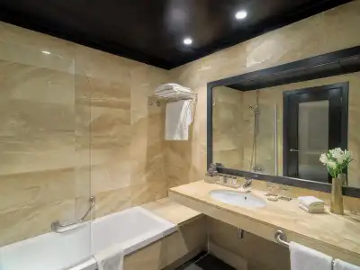 H10 Marina Barcelona - 17