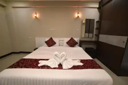 Gold Airport Suites - 3