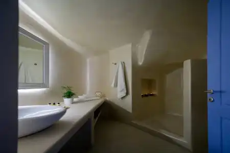 Este Luxury Suites - 7