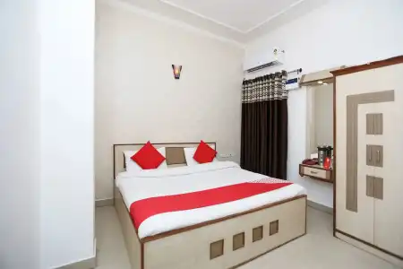 Riya Palace - Idgah Railway Station Agra - 3