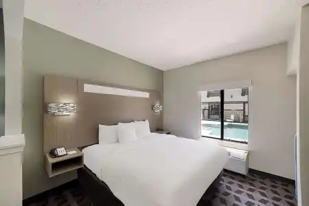 Quality Inn & Suites Irving DFW Airport South - 57