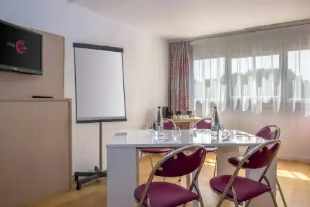 C Suites - 36