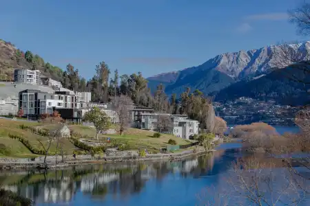 DoubleTree by Hilton Queenstown - 37