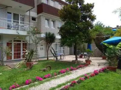 LaRos Apartments - 11
