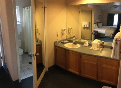 Garden Inn and Suites Fresno - 8