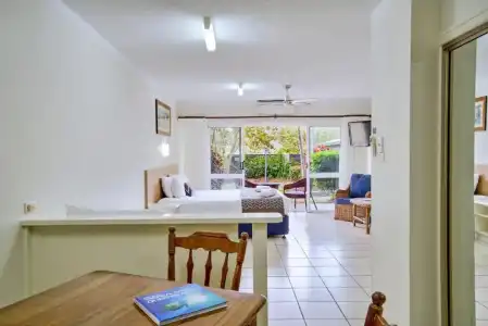 Cairns Queenslander & Apartments - 57