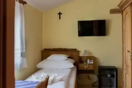 Szent Gellert Borhaz es Vendegfogado - 0