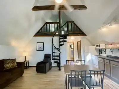 Calm Waters Cabin Resort - 12