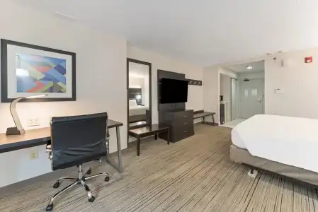 Holiday Inn Express Columbus Downtown by IHG - 4