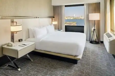 DoubleTree by Hilton & Suites Jersey City - 60