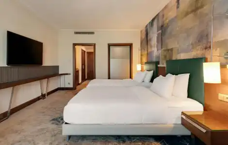 DoubleTree by Hilton Van - 57