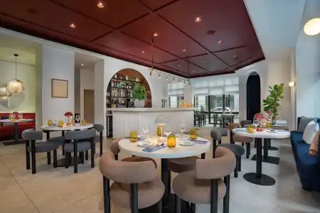 Neues Schloss Privat Zurich, Autograph Collection - 17