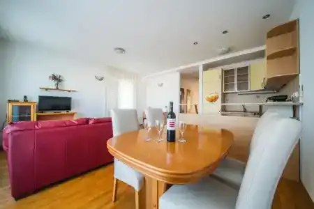 Apartment 3 Beaches With Free Parking - 246