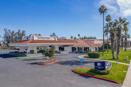 DoubleTree by Hilton Bakersfield - 35